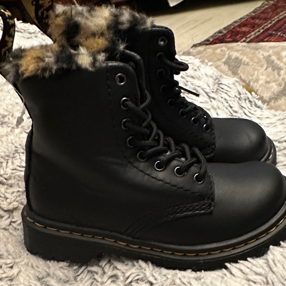 ✔️#46 BNWOT Toddler Dr Marten Black Faux-Fur Lined Combat Boots
